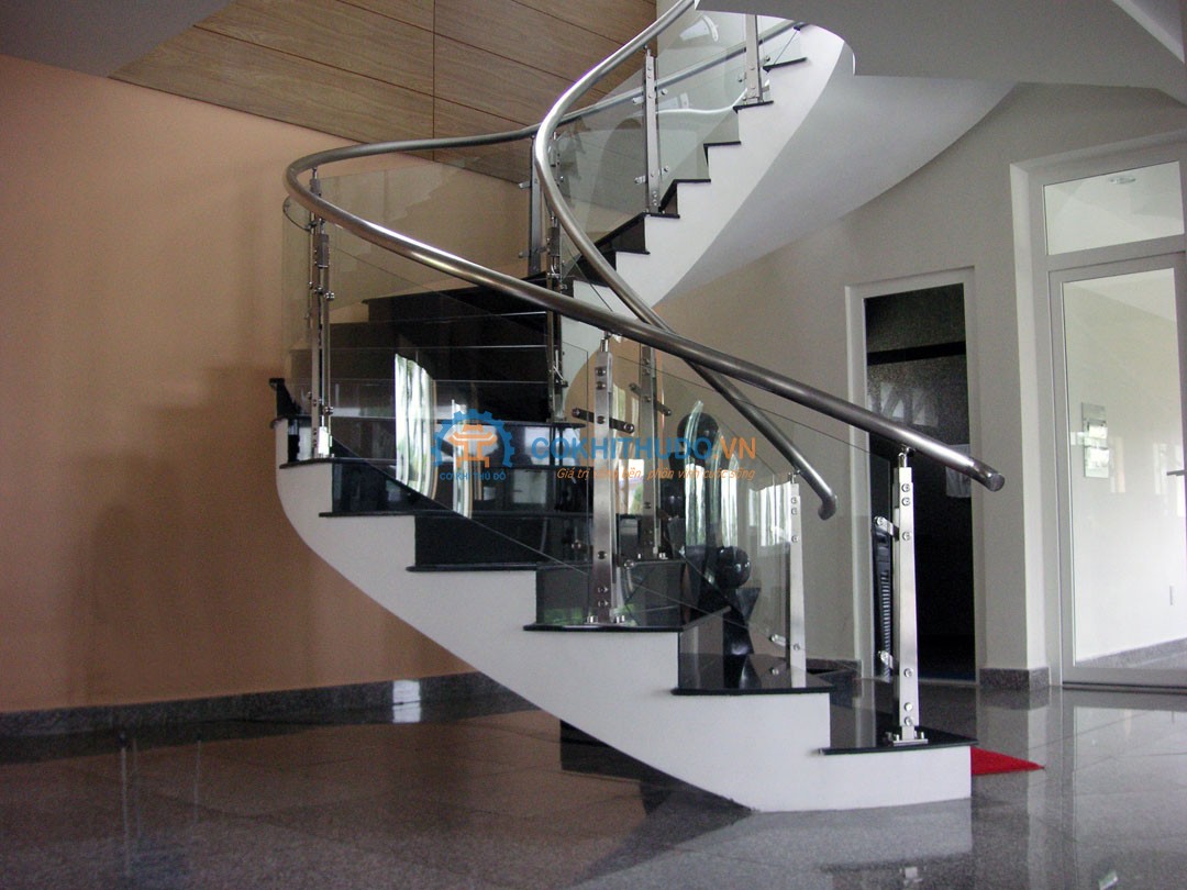 Mẫu 1: mẫu cầu thang inox đẹp nhất hiện nay Mẫu 1: mẫu cầu thang inox đẹp nhất hiện nay